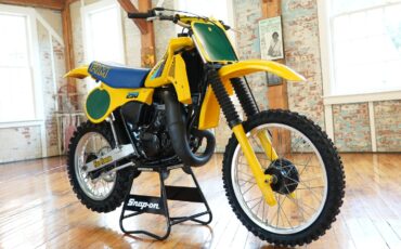 Suzuki-RM250-1983
