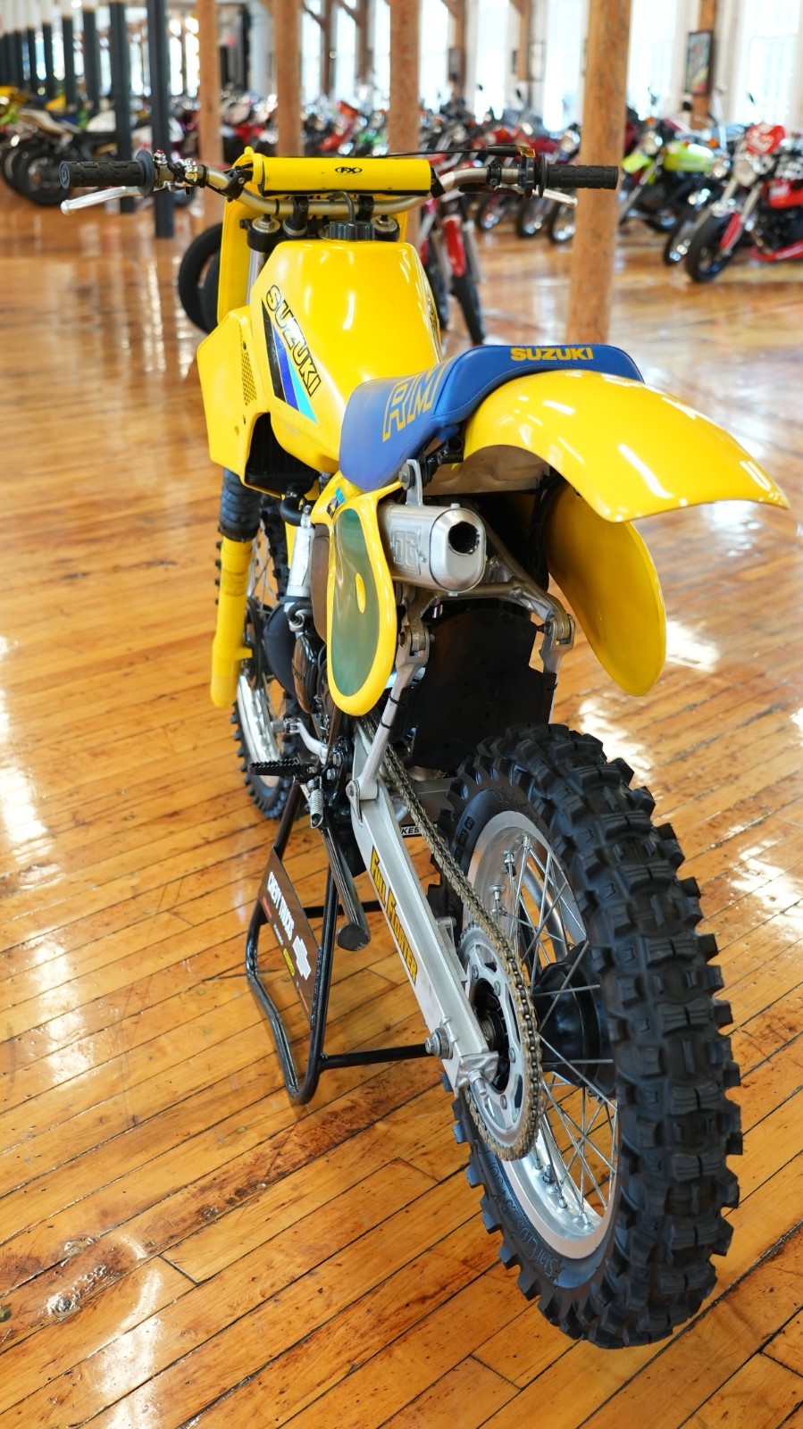 Suzuki-RM250-1983-4