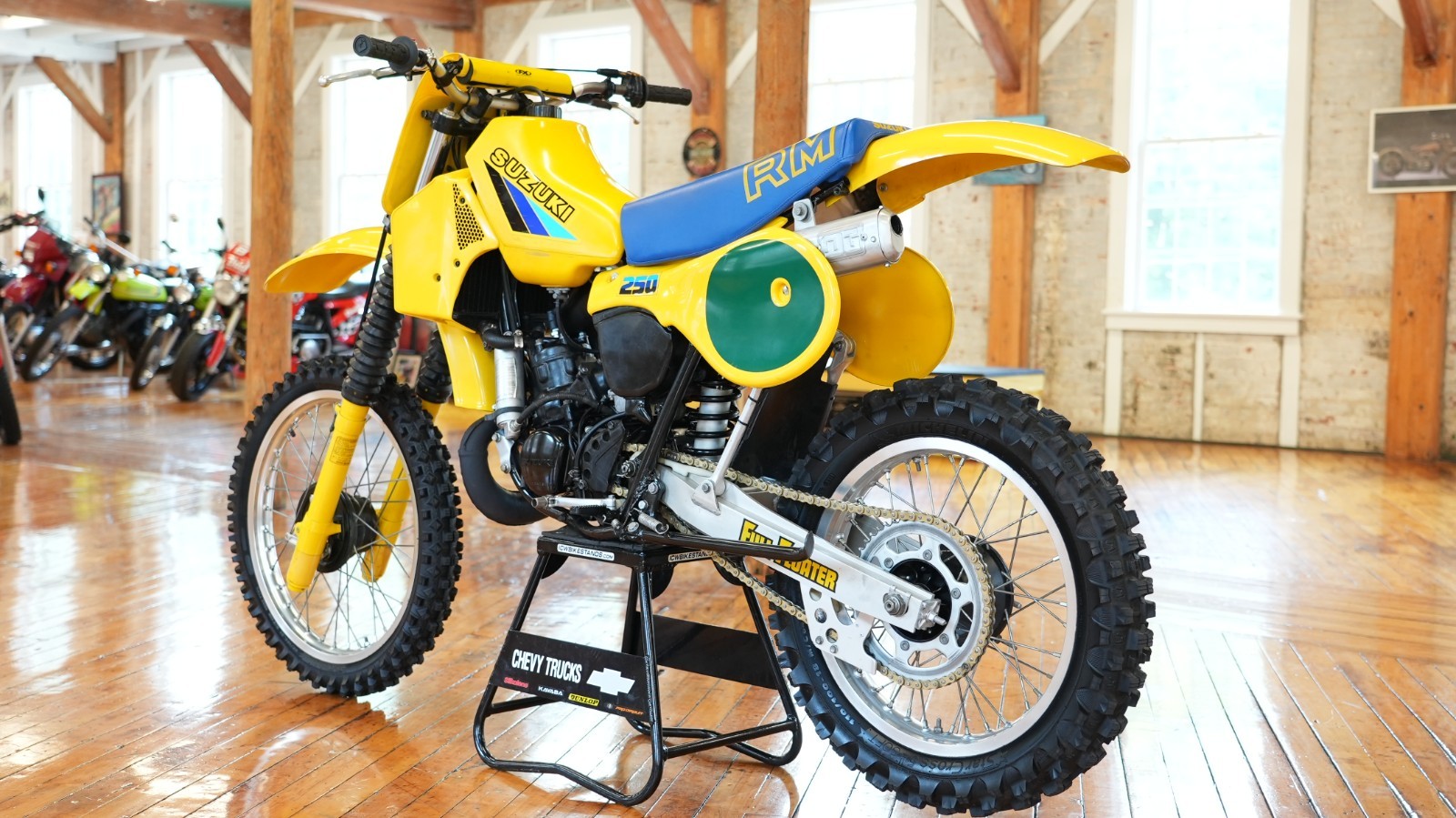 Suzuki-RM250-1983-5