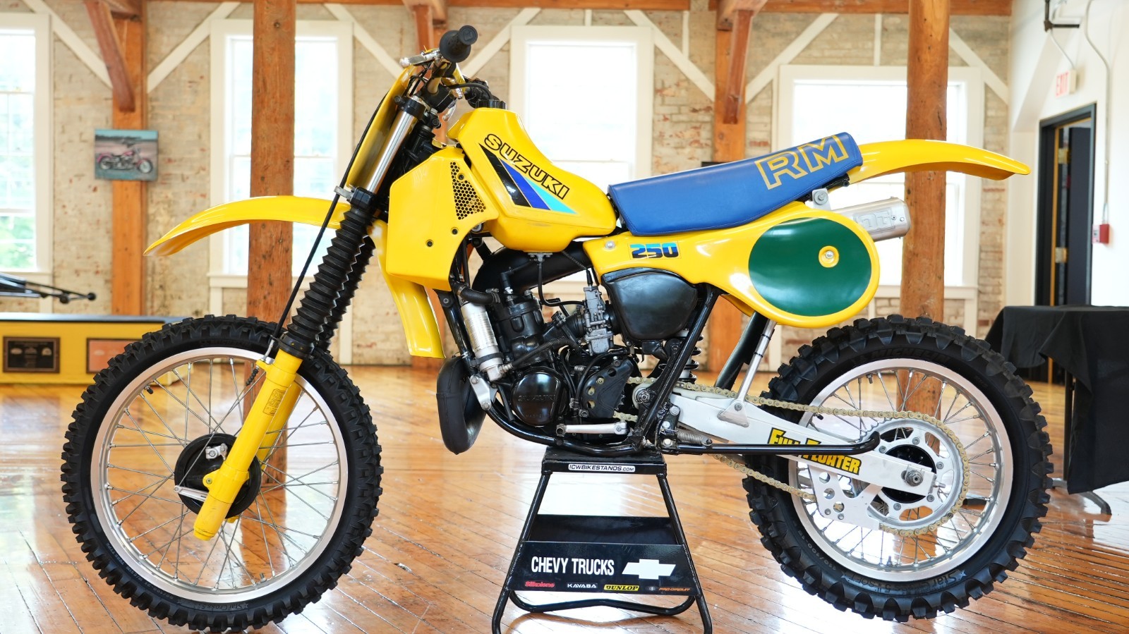 Suzuki-RM250-1983-6