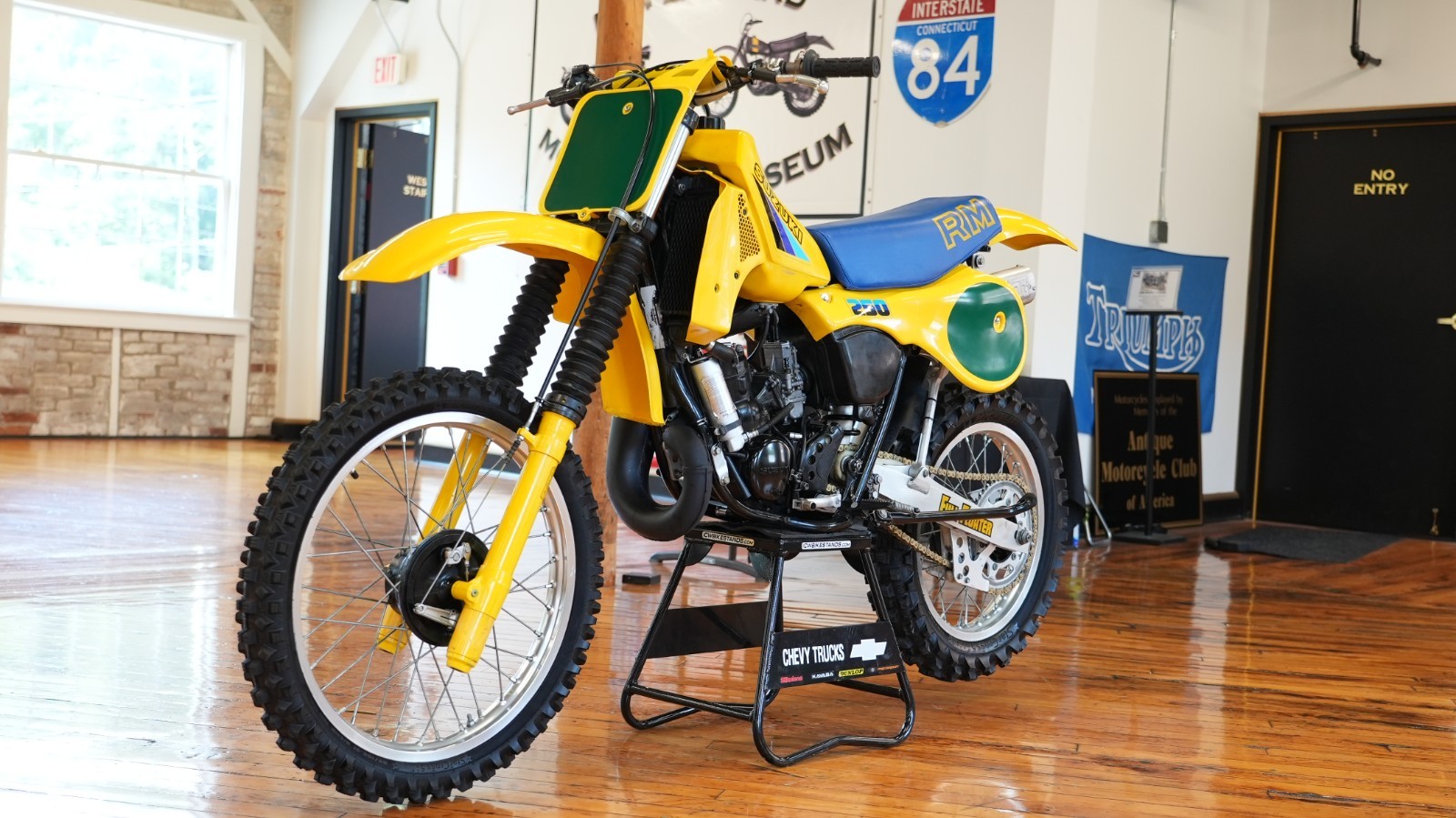 Suzuki-RM250-1983-7