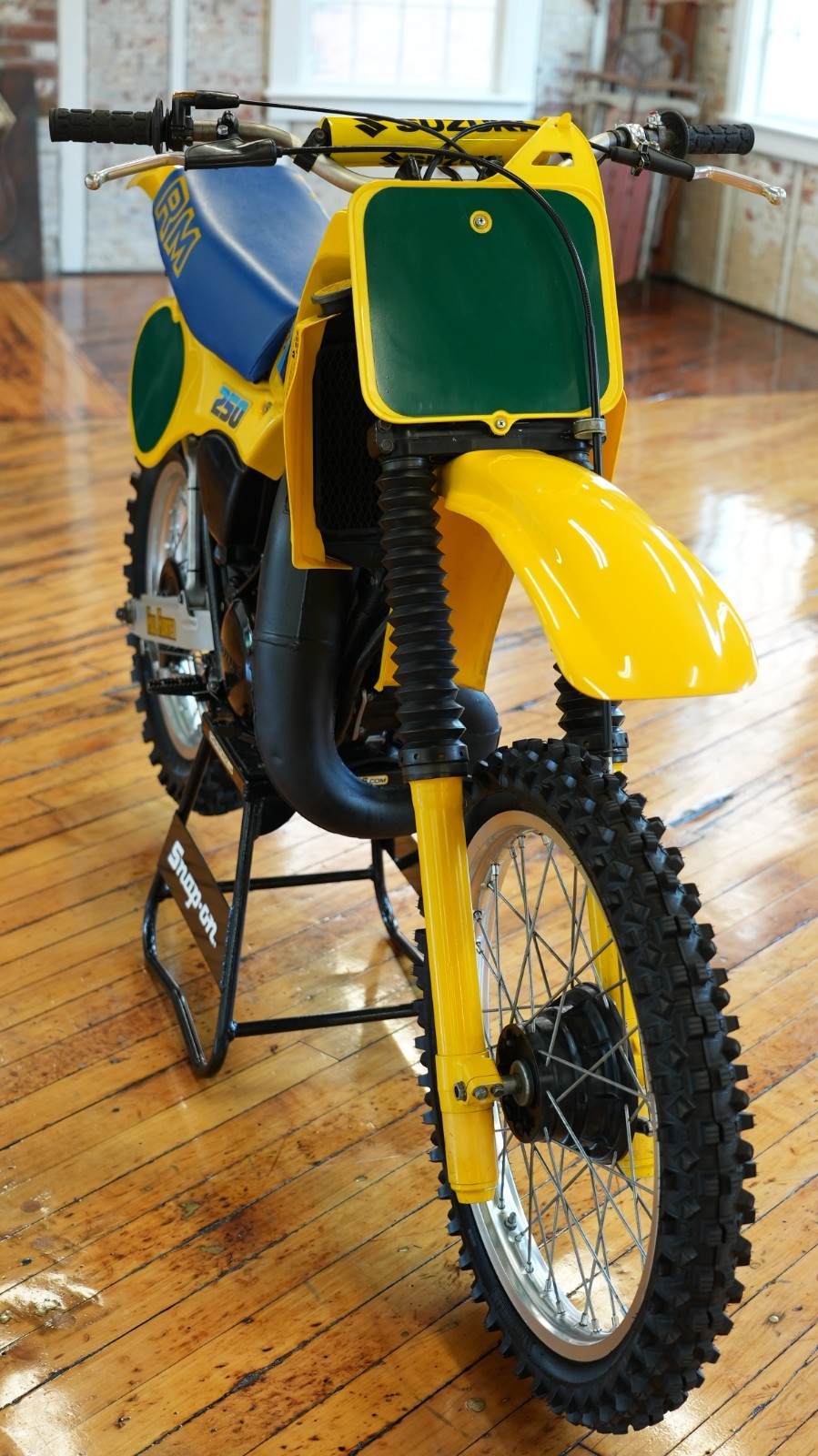 Suzuki-RM250-1983-9