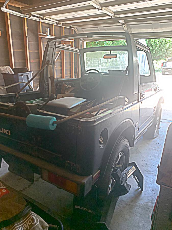 Suzuki-samurai-1982-black-1
