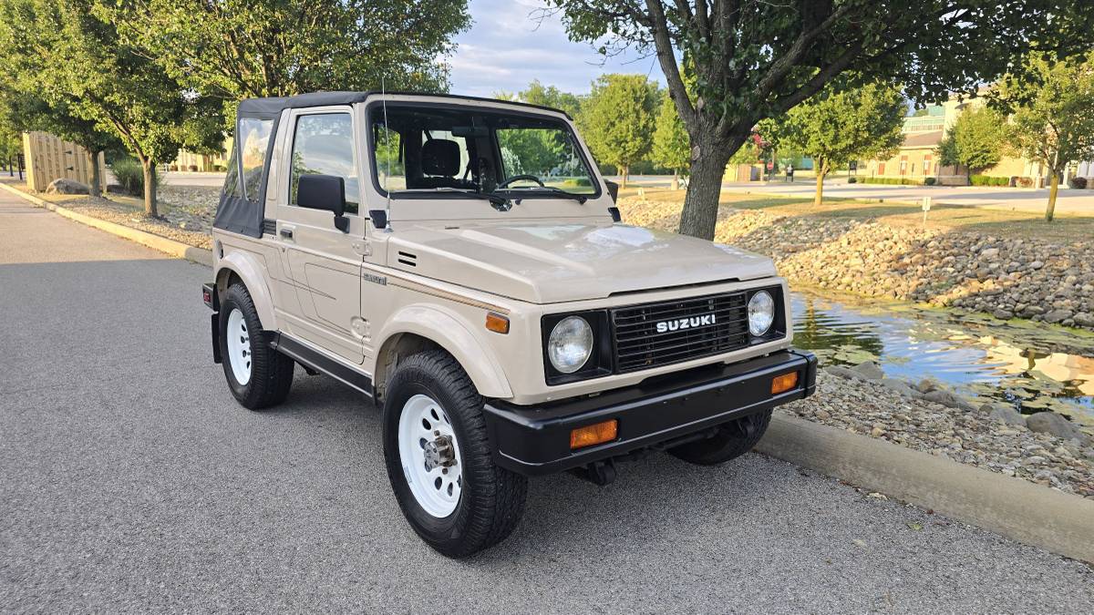 Suzuki-samurai-1987-yellow
