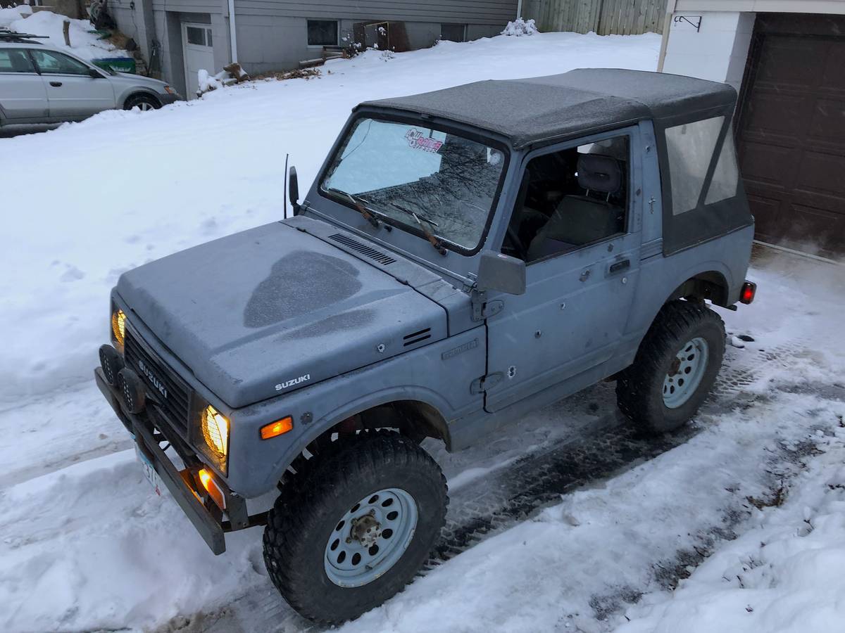 Suzuki-samurai-1988-grey-1