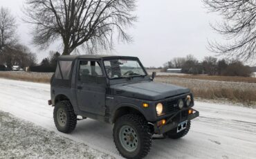 Suzuki-samurai-1988-grey