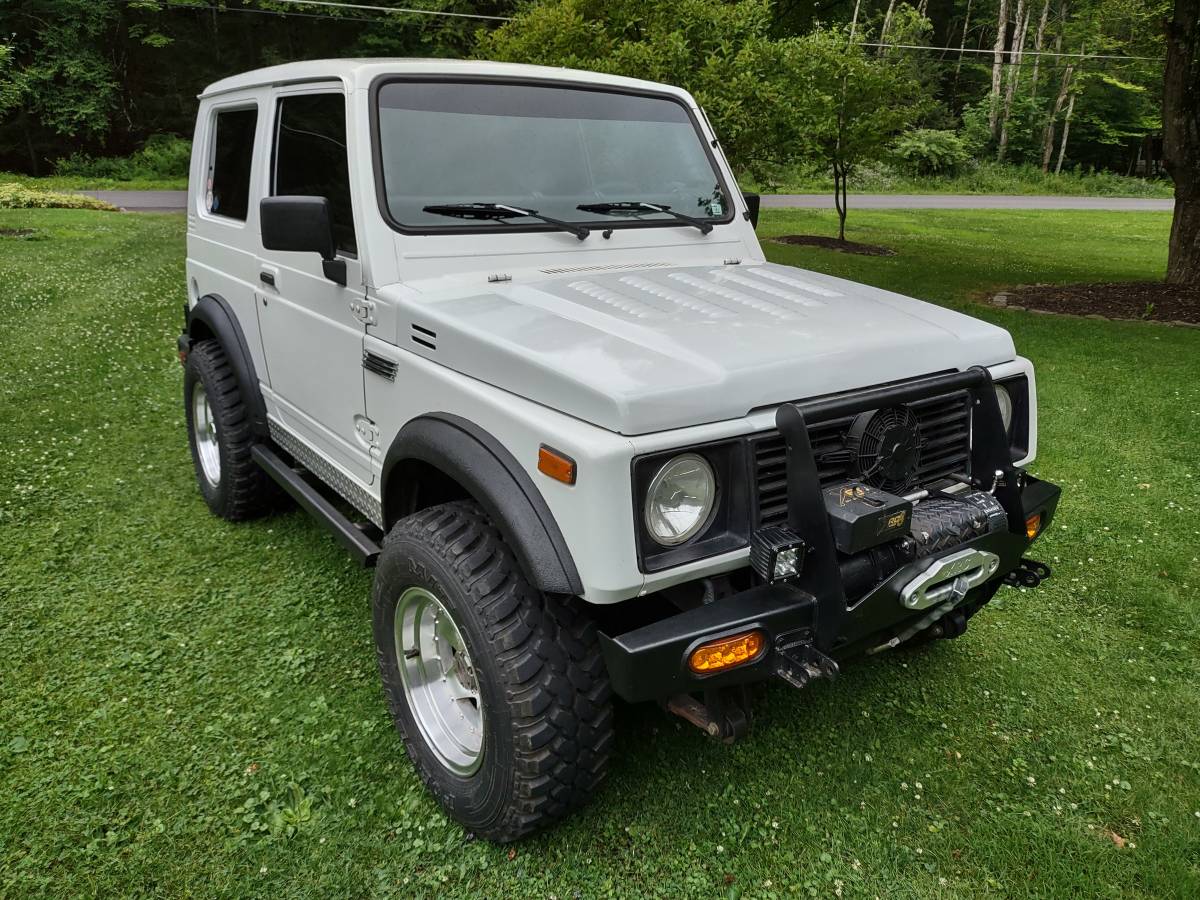Suzuki-samurai-4x4-1986-white-12
