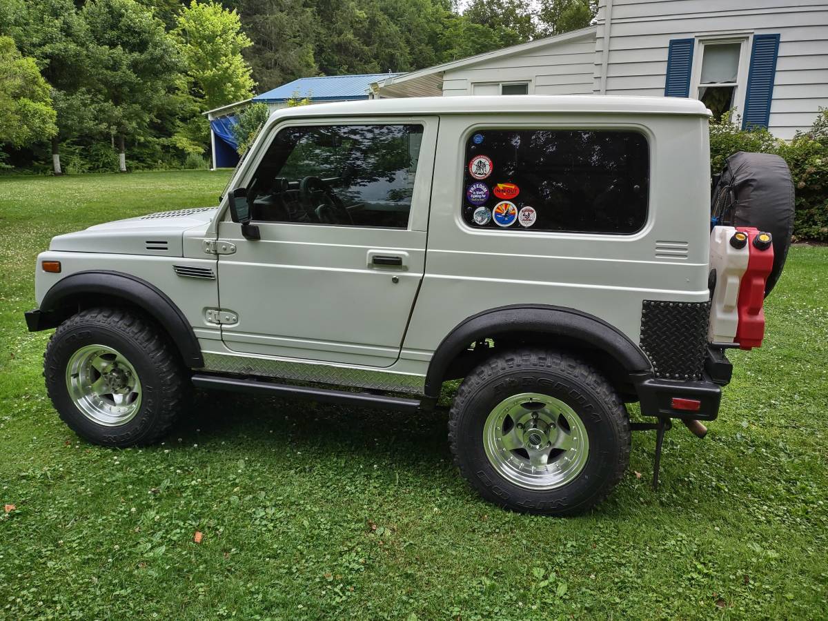 Suzuki-samurai-4x4-1986-white-14