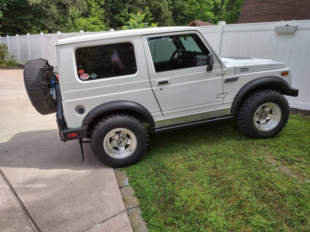 Suzuki-samurai-4x4-1986-white-17