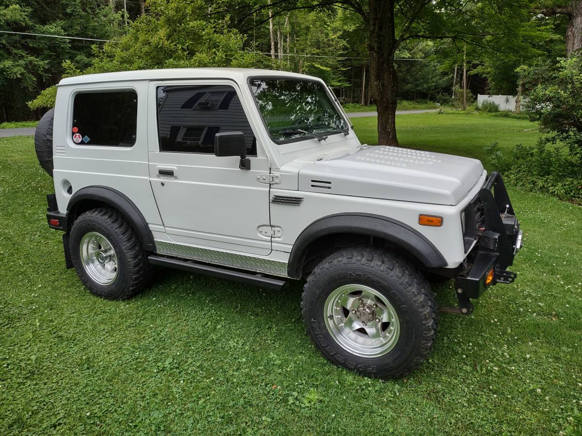 Suzuki-samurai-4x4-1986-white-2