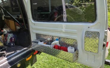 Suzuki-samurai-4x4-1986-white-20