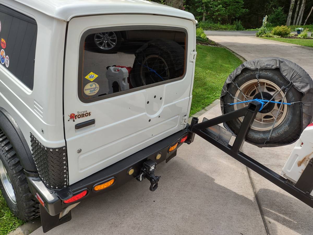 Suzuki-samurai-4x4-1986-white-21