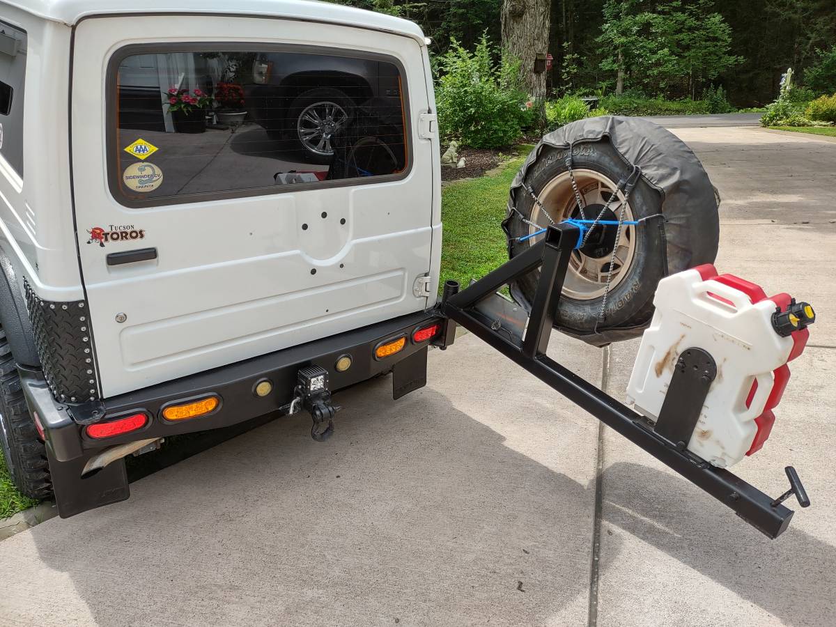 Suzuki-samurai-4x4-1986-white-22