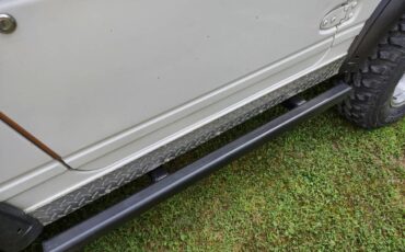 Suzuki-samurai-4x4-1986-white-23