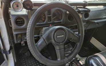 Suzuki-samurai-4x4-1986-white-24