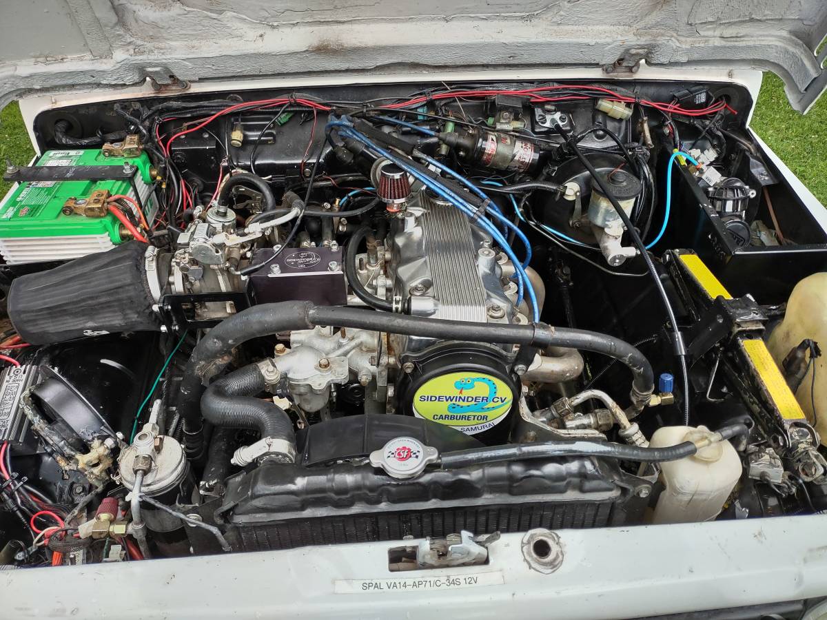 Suzuki-samurai-4x4-1986-white-30
