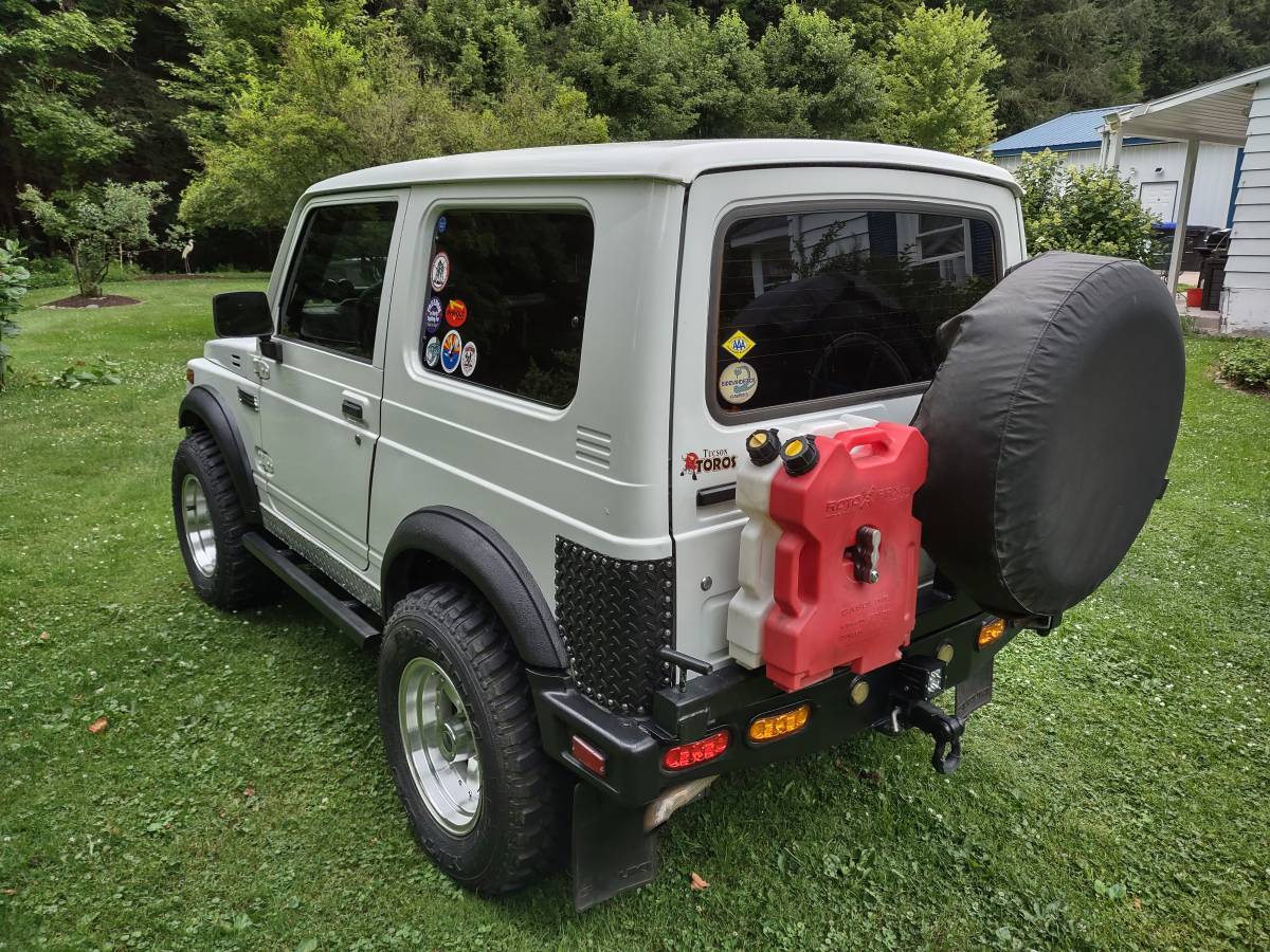 Suzuki-samurai-4x4-1986-white-34