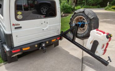 Suzuki-samurai-4x4-1986-white-39