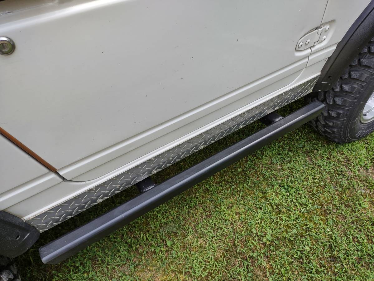 Suzuki-samurai-4x4-1986-white-40