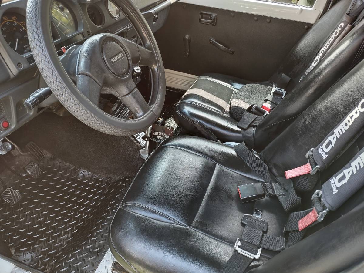 Suzuki-samurai-4x4-1986-white-42