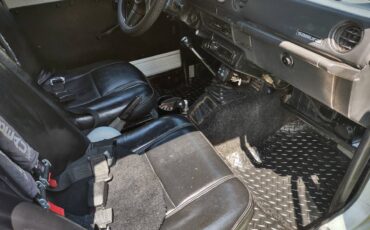 Suzuki-samurai-4x4-1986-white-7