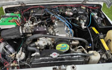 Suzuki-samurai-4x4-1986-white-8