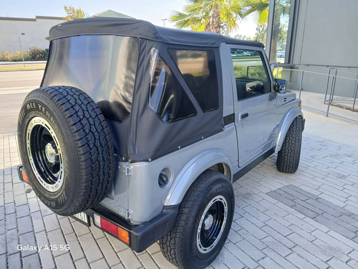 Suzuki-samurai-jimny-canvas-top-1988-grey-3