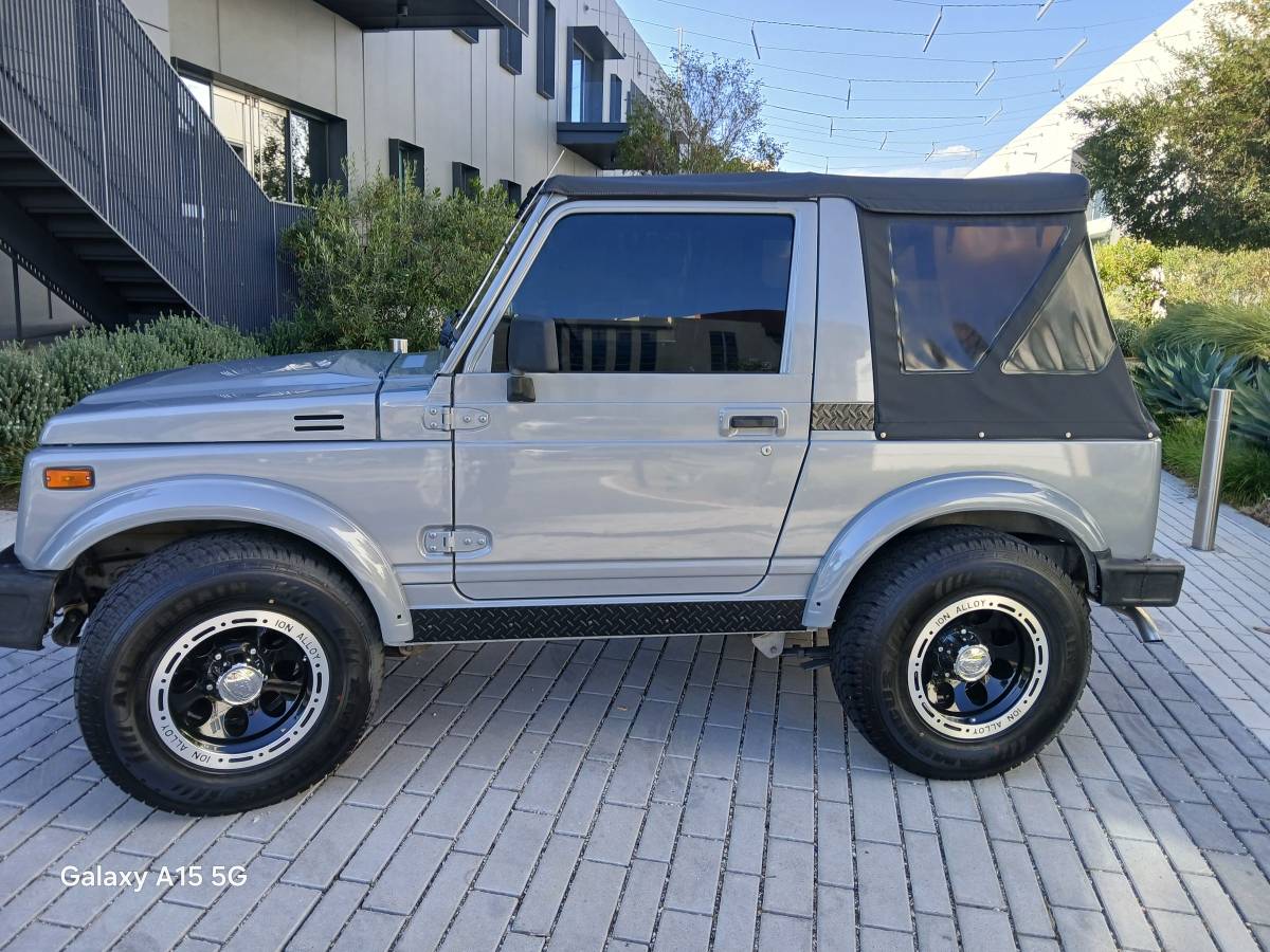 Suzuki-samurai-jimny-canvas-top-1988-grey