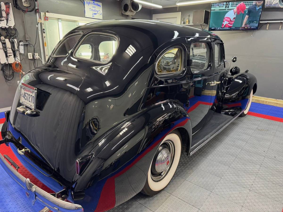 Touring-sedan-1938-black-3