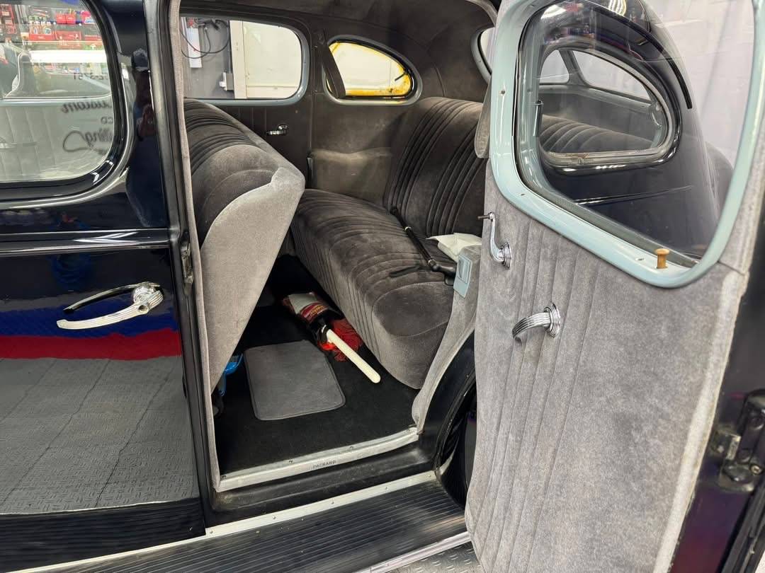 Touring-sedan-1938-black-5