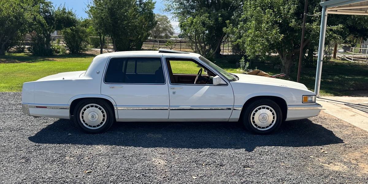 Touring-sedan-de-ville-1993-white-1