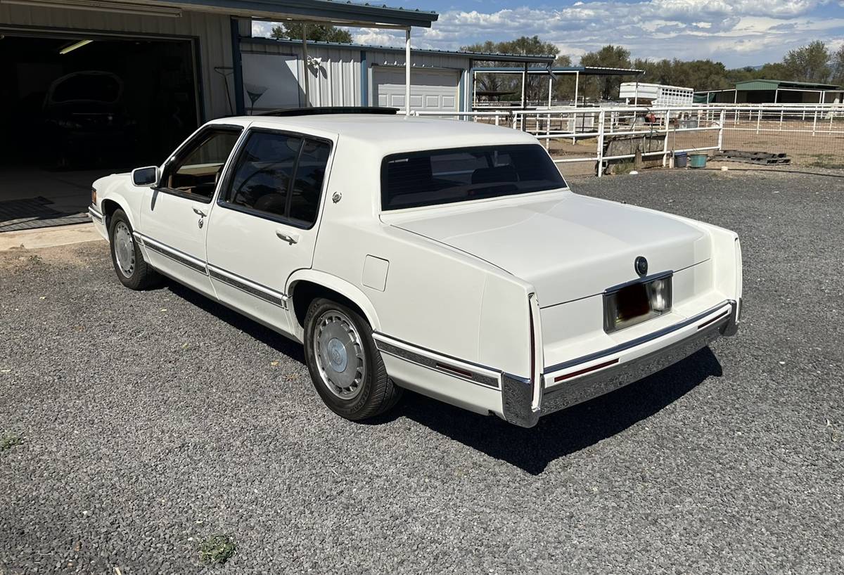 Touring-sedan-de-ville-1993-white-3