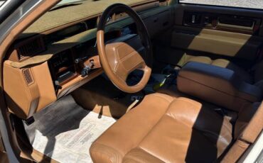 Touring-sedan-de-ville-1993-white-4
