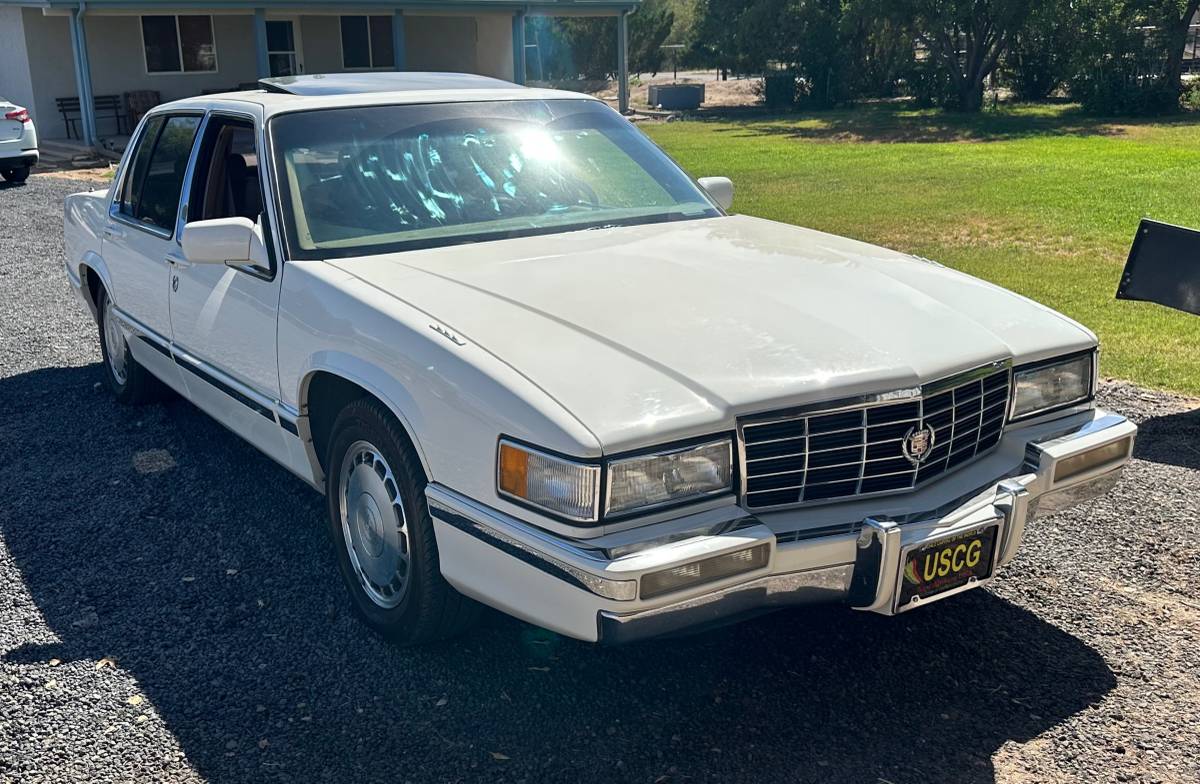 Touring-sedan-de-ville-1993-white