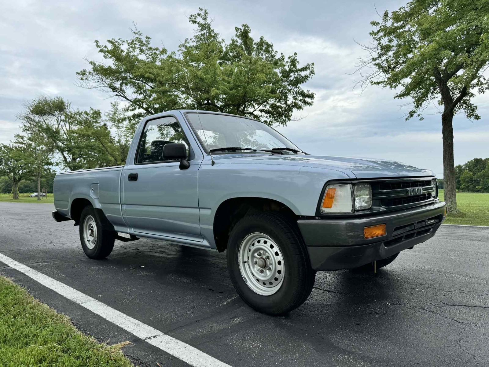 Toyota-12-Ton-Pickup-1990-Standard-Cab-Pickup-1