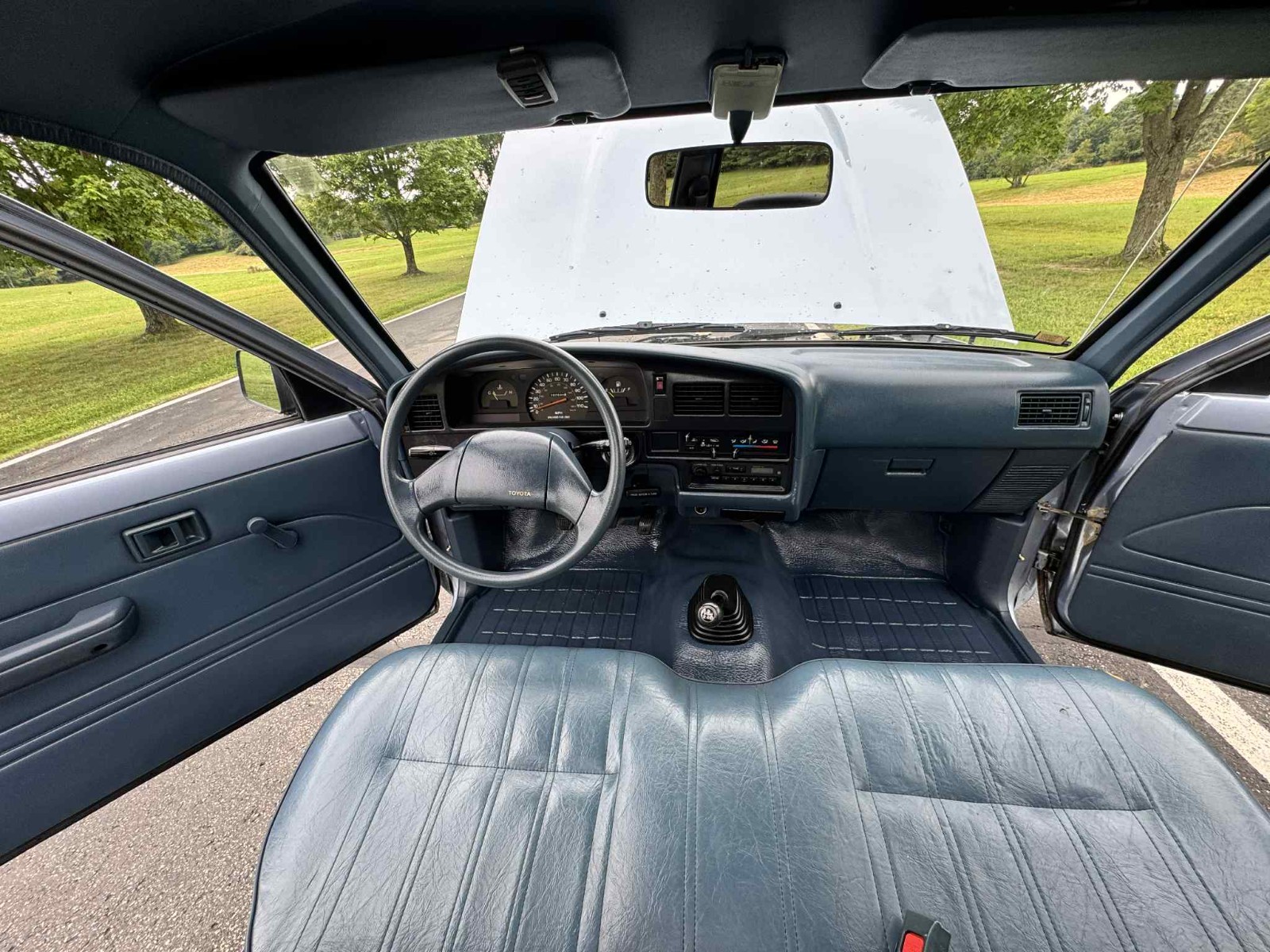 Toyota-12-Ton-Pickup-1990-Standard-Cab-Pickup-12