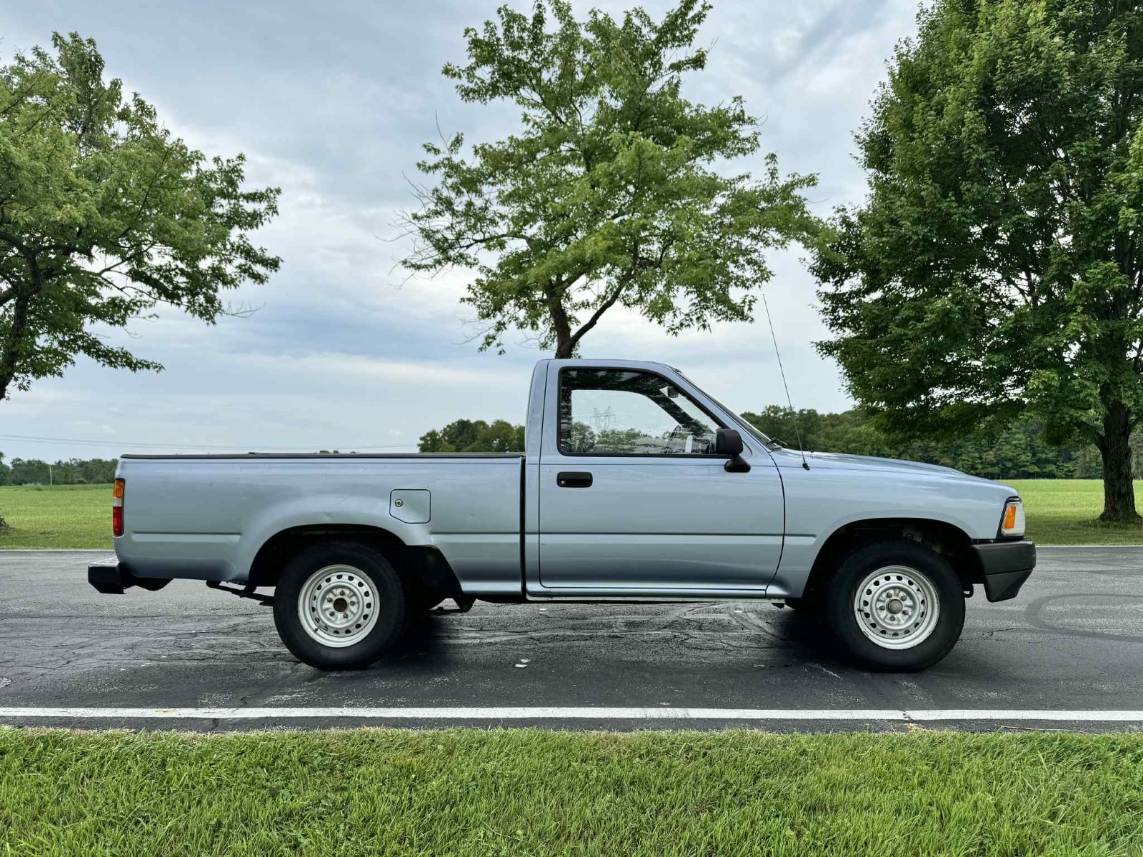 Toyota-12-Ton-Pickup-1990-Standard-Cab-Pickup