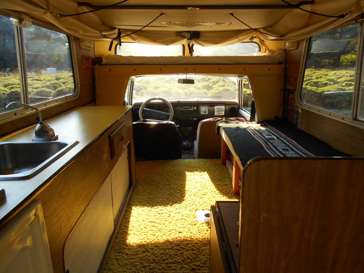 Toyota-1975-white-3