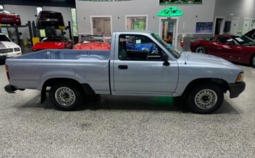 Toyota-2WD-Pickups-1989-Pickup-Truck-1