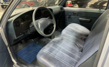 Toyota-2WD-Pickups-1989-Pickup-Truck-10