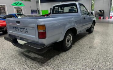 Toyota-2WD-Pickups-1989-Pickup-Truck-2