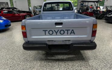 Toyota-2WD-Pickups-1989-Pickup-Truck-3