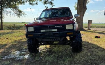 Toyota-4-runner-deluxe-1987-red-1