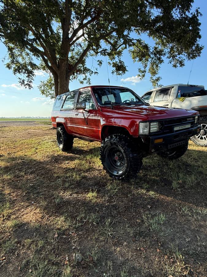 Toyota-4-runner-deluxe-1987-red-2