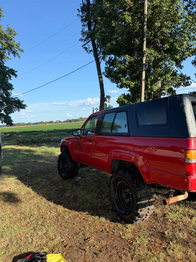 Toyota-4-runner-deluxe-1987-red-3