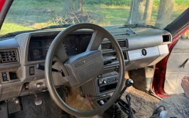 Toyota-4-runner-deluxe-1987-red-4