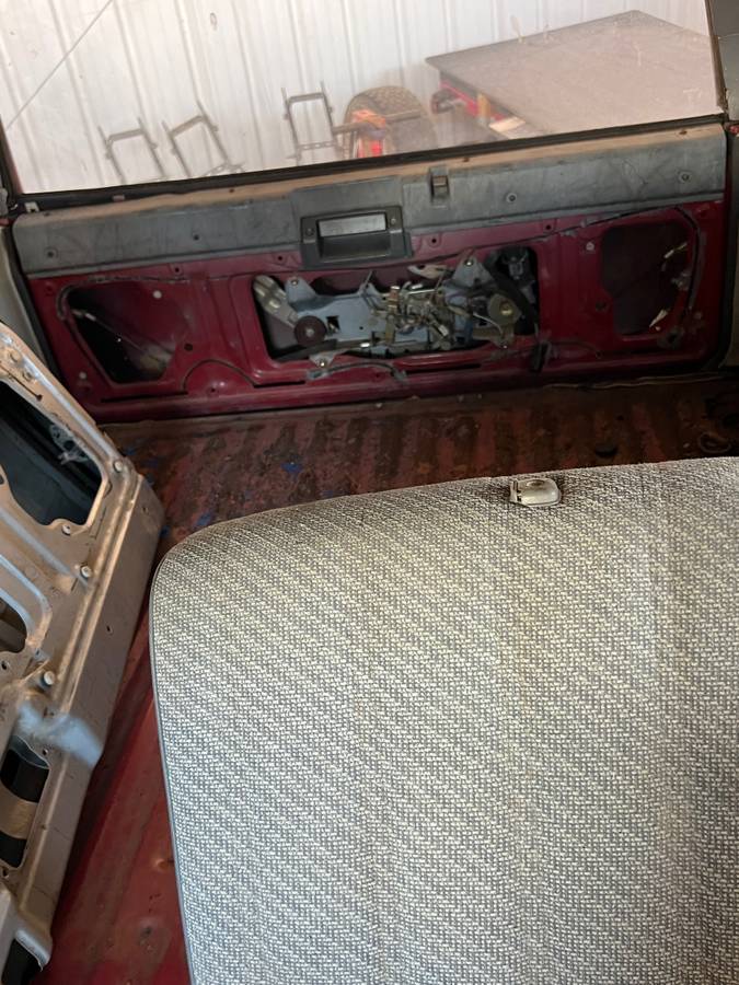 Toyota-4-runner-sr5-1988-red-11