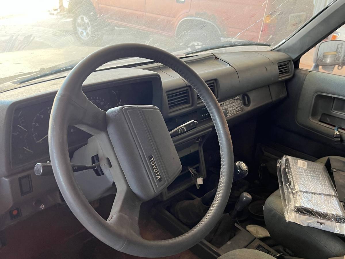 Toyota-4-runner-sr5-1988-red-12