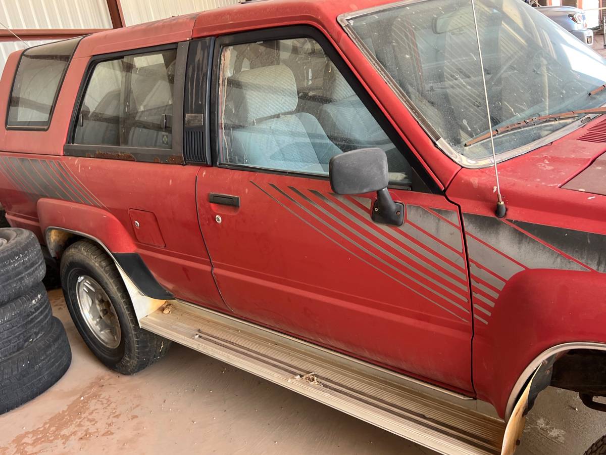 Toyota-4-runner-sr5-1988-red-13