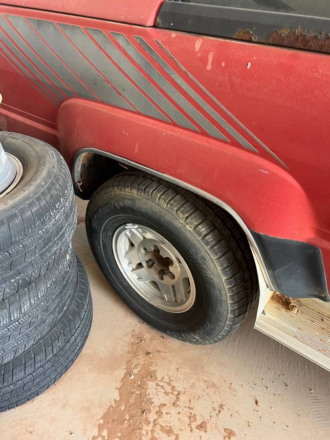 Toyota-4-runner-sr5-1988-red-14